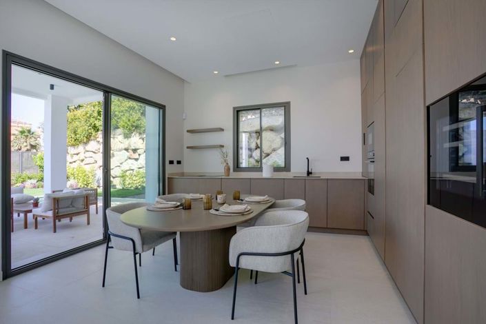 Image No.4-Villa de 4 chambres à vendre à Estepona