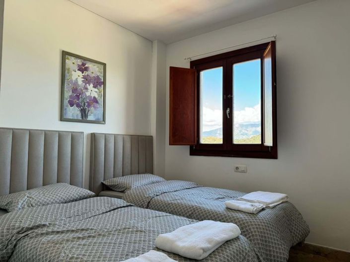 Image No.1-3 Bed Townhouse for sale