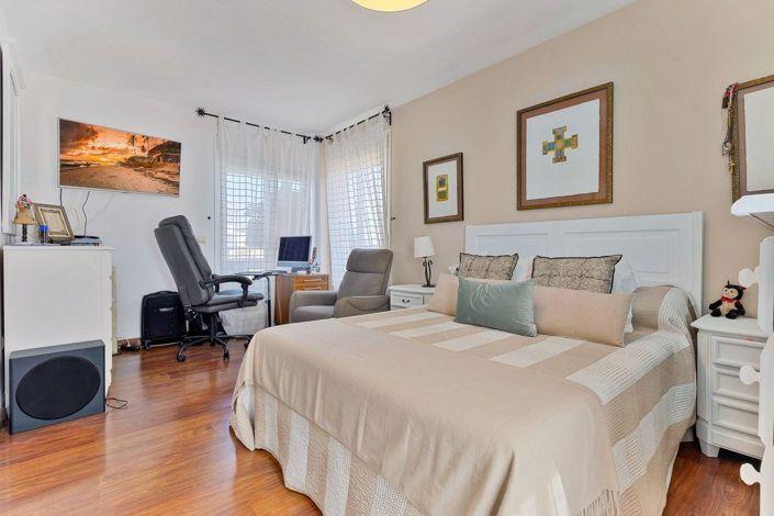 Image No.15-3 Bed Apartment for sale