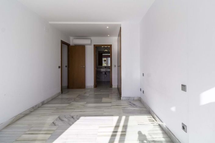 Image No.12-2 Bed Apartment for sale