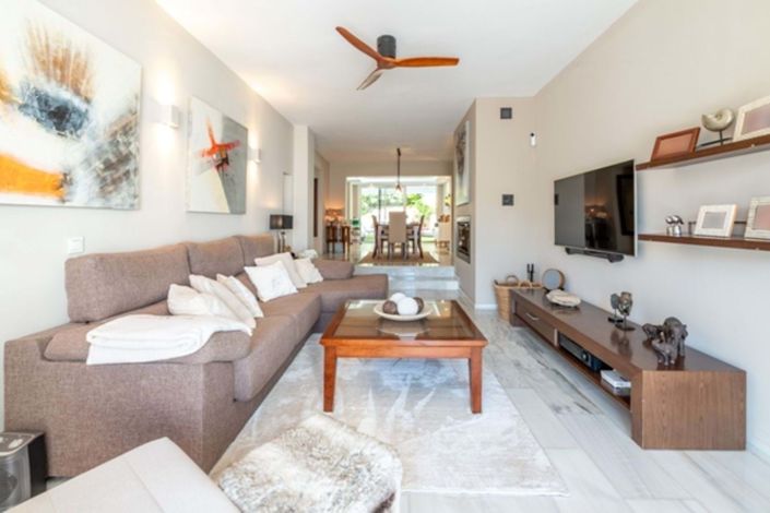 Image No.18-4 Bed Townhouse for sale