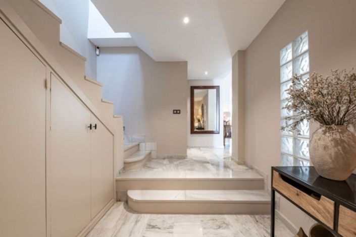 Image No.21-4 Bed Townhouse for sale