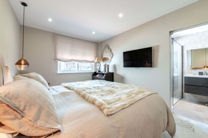 Image No.22-4 Bed Townhouse for sale