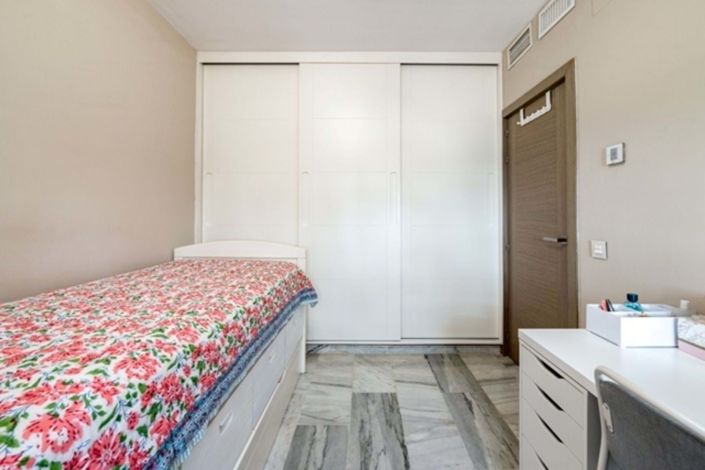 Image No.28-4 Bed Townhouse for sale