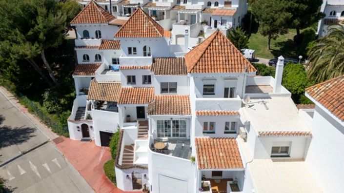 Image No.37-4 Bed Townhouse for sale