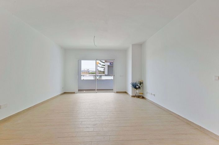 Image No.17-3 Bed Apartment for sale