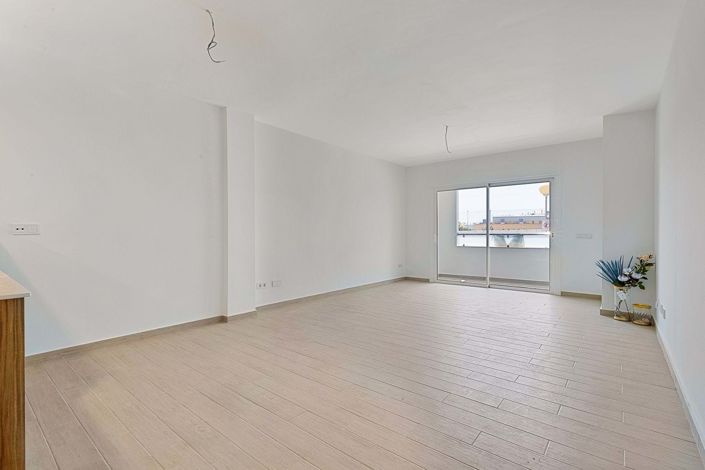 Image No.18-3 Bed Apartment for sale