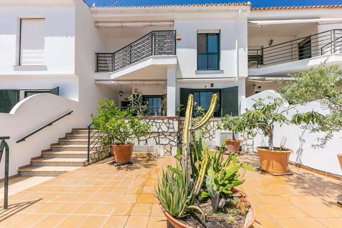 Image No.1-3 Bed Townhouse for sale
