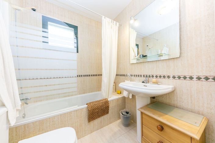 Image No.19-3 Bed Townhouse for sale