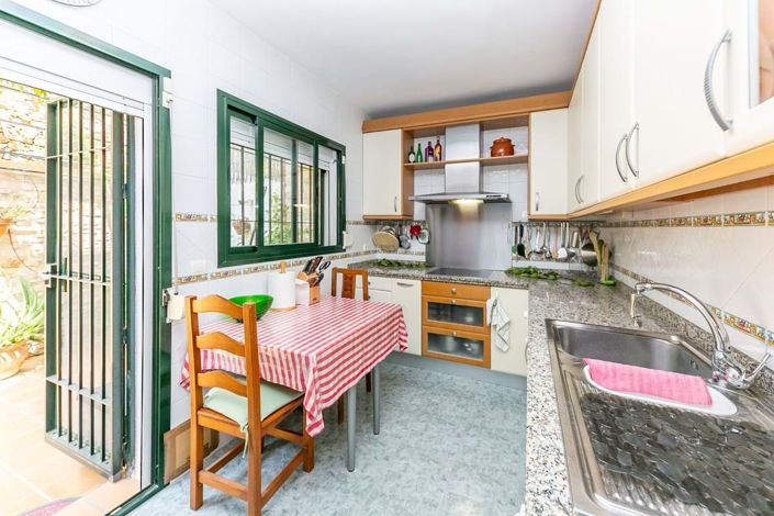 Image No.9-3 Bed Townhouse for sale