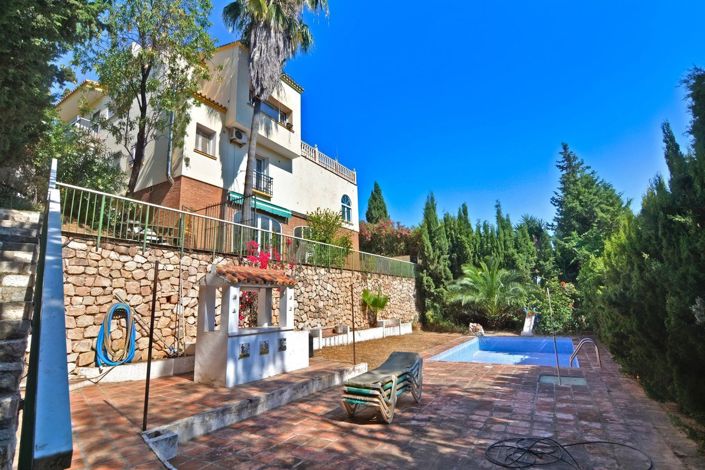 Image No.1-6 Bed Villa for sale
