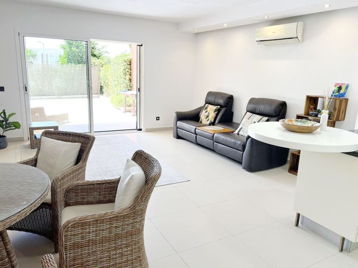 Image No.12-3 Bed Townhouse for sale