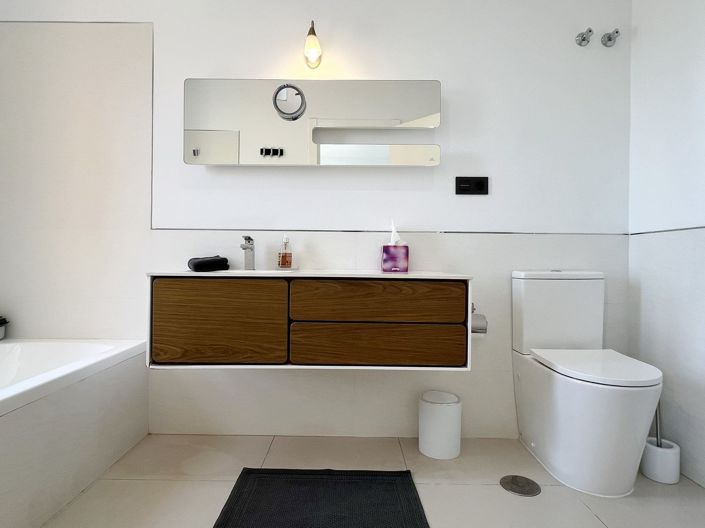 Image No.17-3 Bed Townhouse for sale