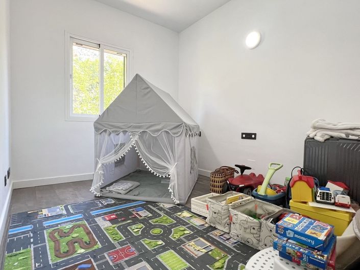 Image No.22-3 Bed Townhouse for sale