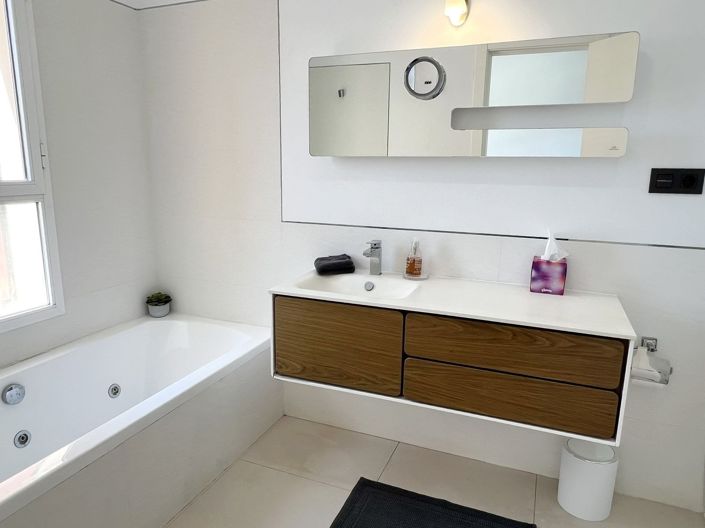 Image No.8-3 Bed Townhouse for sale