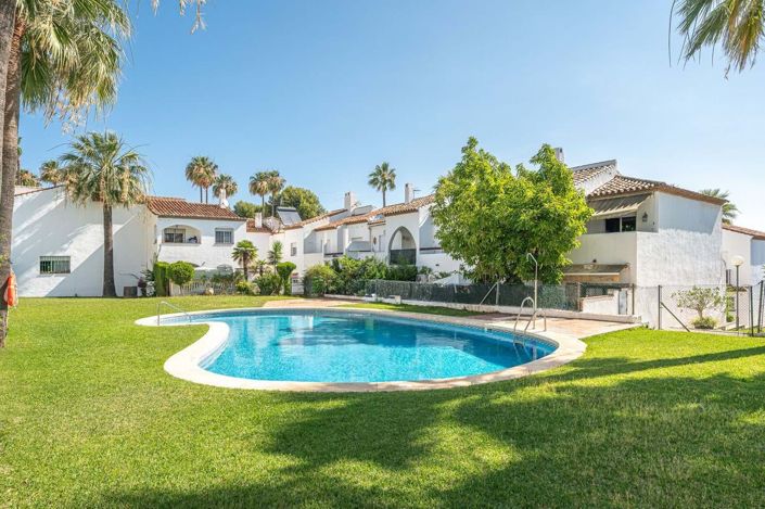 Image No.1-Maison de ville de 4 chambres à vendre à Estepona