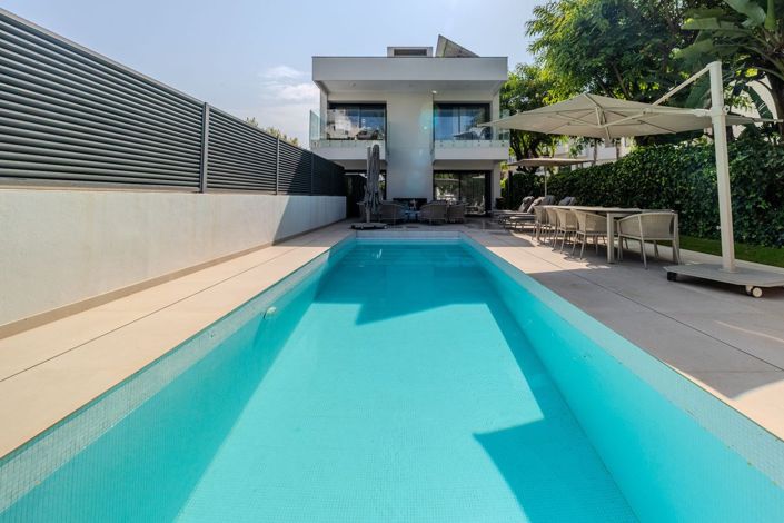Image No.1-Villa de 4 chambres à vendre à Puerto Banus