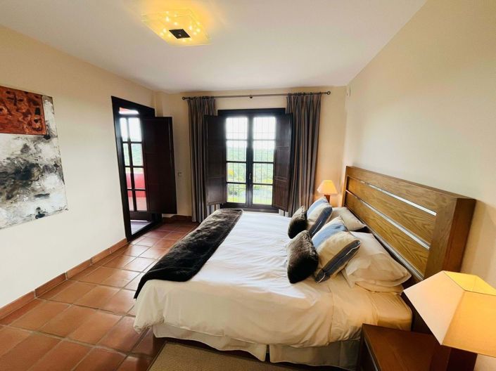 Image No.5-3 Bed Villa for sale