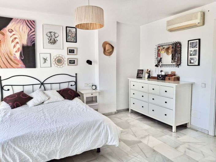 Image No.20-3 Bed Apartment for sale