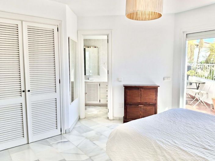 Image No.24-3 Bed Apartment for sale