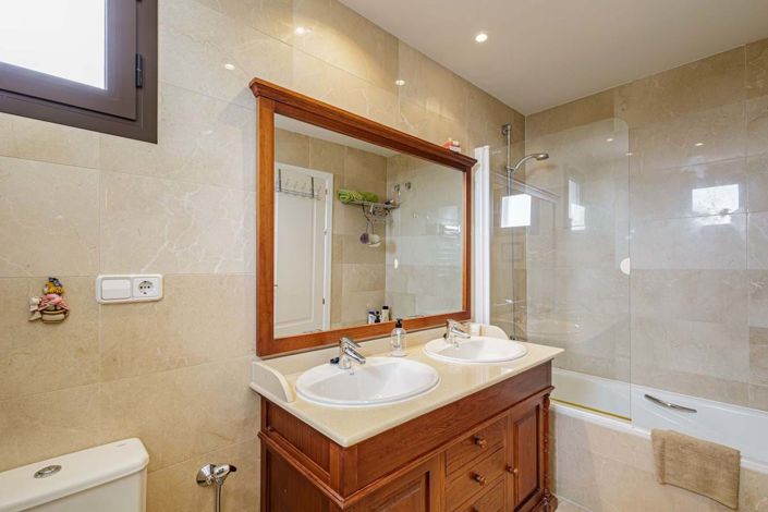 Image No.12-3 Bed Apartment for sale