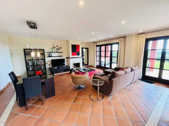 Image No.3-2 Bed Villa for sale