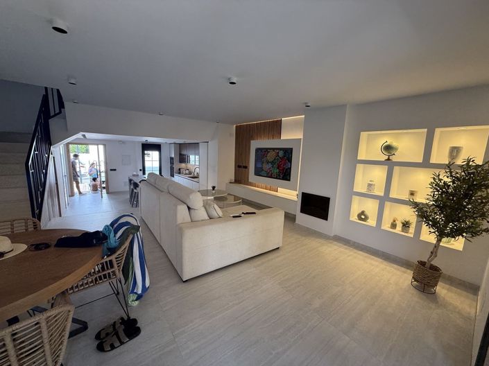 Image No.12-2 Bed Townhouse for sale