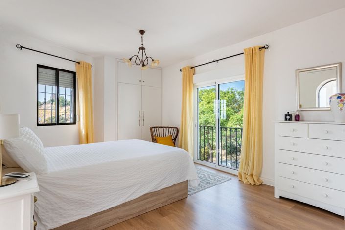 Image No.10-2 Bed Villa for sale