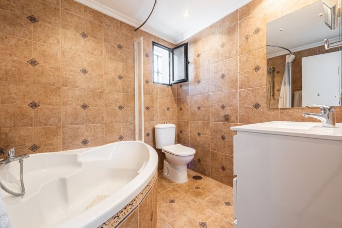 Image No.11-2 Bed Villa for sale