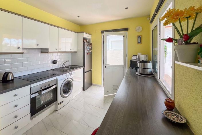 Image No.6-2 Bed Villa for sale