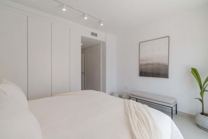 Image No.24-3 Bed Apartment for sale