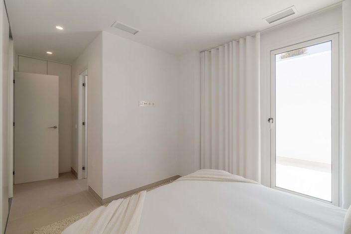 Image No.25-3 Bed Apartment for sale