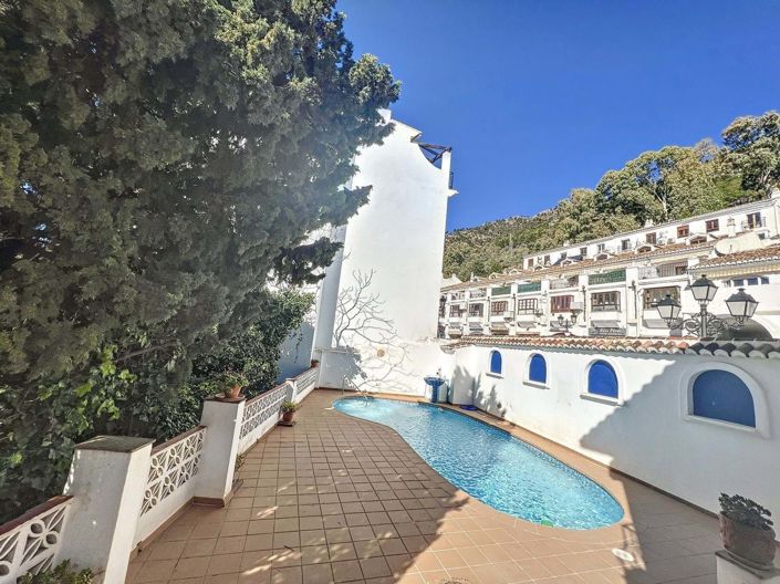 Image No.15-3 Bed Townhouse for sale