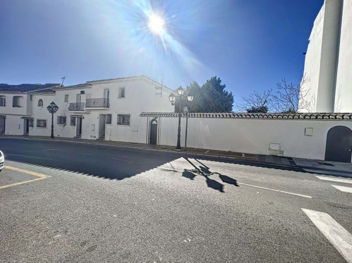 Image No.24-3 Bed Townhouse for sale