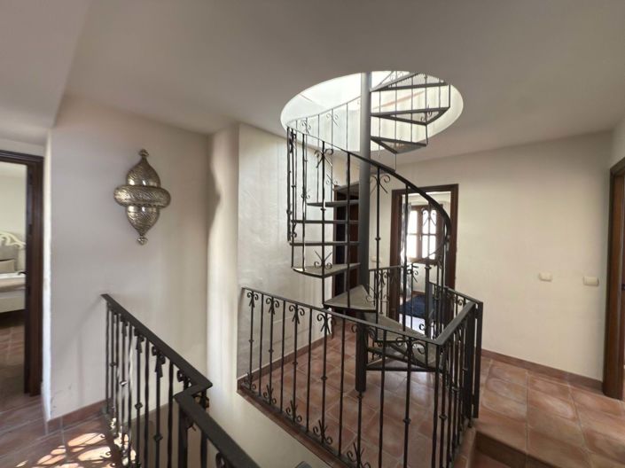 Image No.28-5 Bed Villa for sale