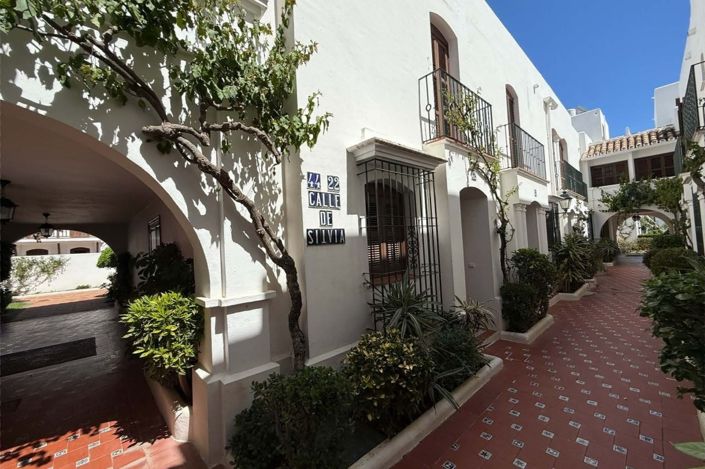 Image No.29-5 Bed Villa for sale