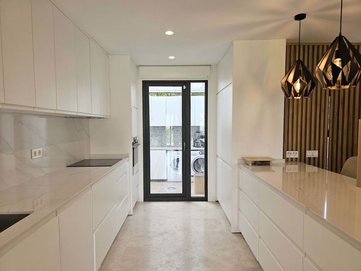 Image No.17-4 Bed Townhouse for sale