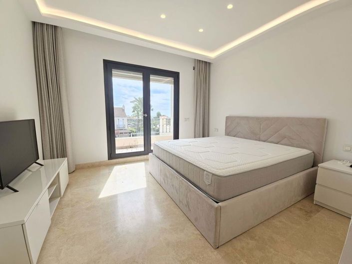 Image No.5-4 Bed Townhouse for sale