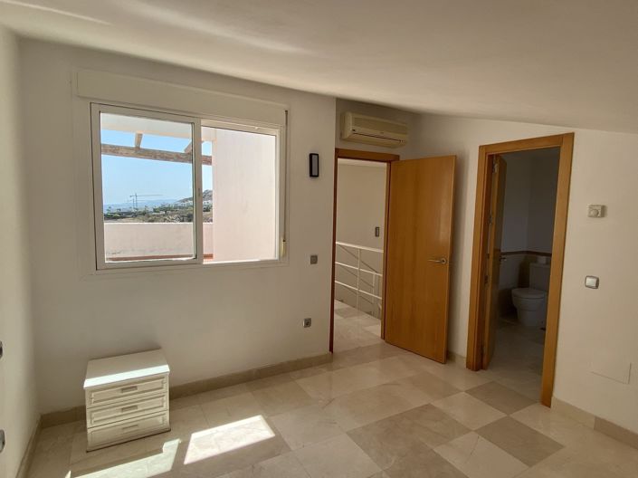 Image No.29-3 Bed Townhouse for sale