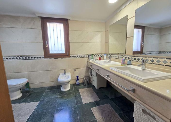 Image No.14-3 Bed Apartment for sale