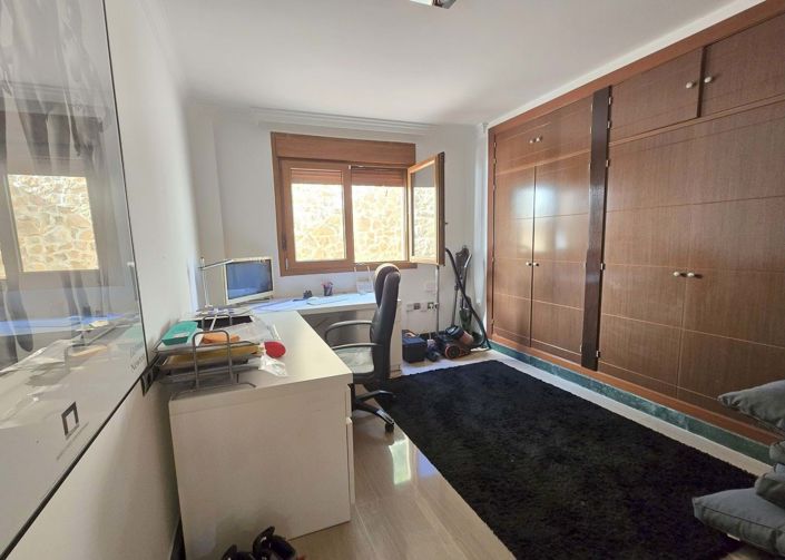 Image No.6-3 Bed Apartment for sale