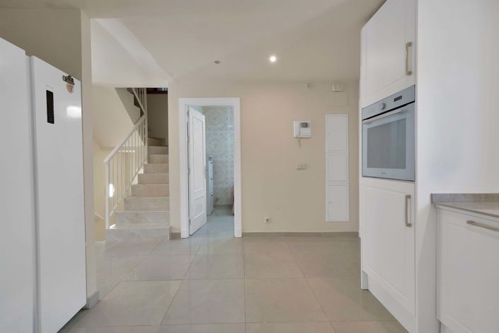 Image No.14-4 Bed Townhouse for sale