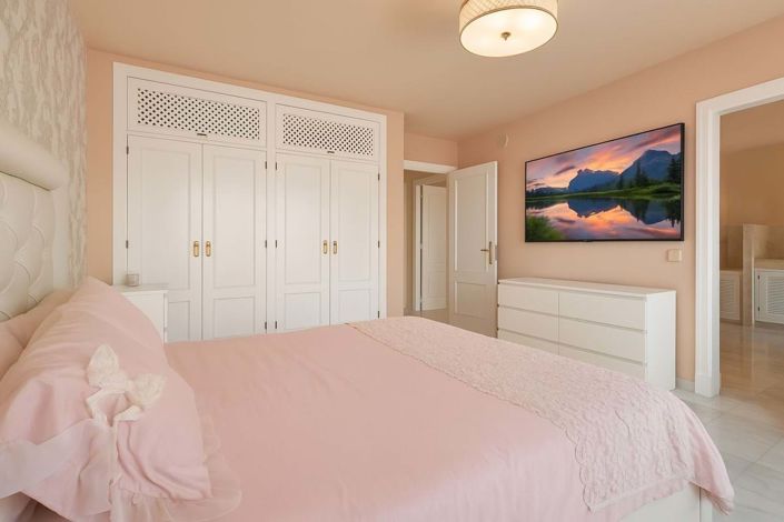 Image No.15-4 Bed Townhouse for sale