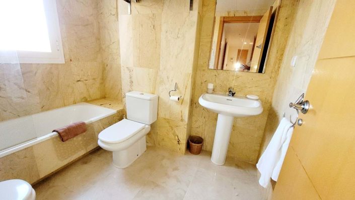 Image No.24-3 Bed Apartment for sale