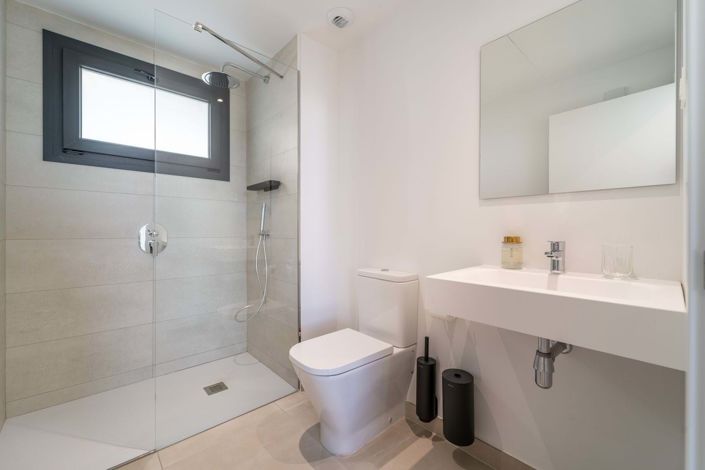 Image No.15-4 Bed Apartment for sale