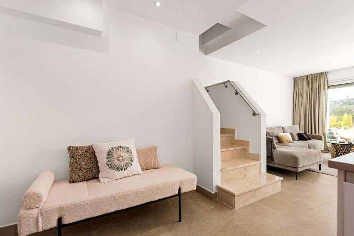 Image No.12-3 Bed Townhouse for sale