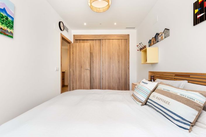 Image No.15-3 Bed Townhouse for sale