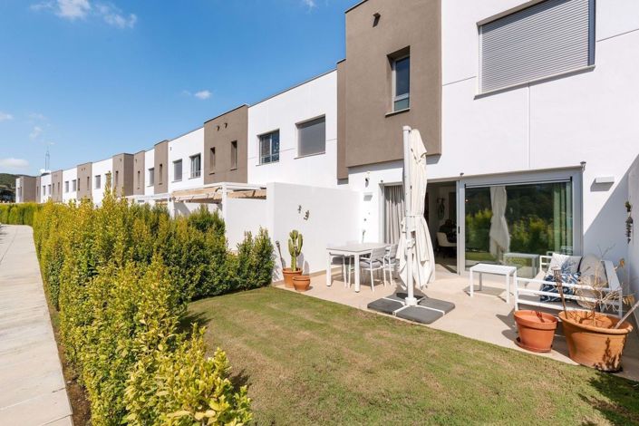 Image No.20-3 Bed Townhouse for sale