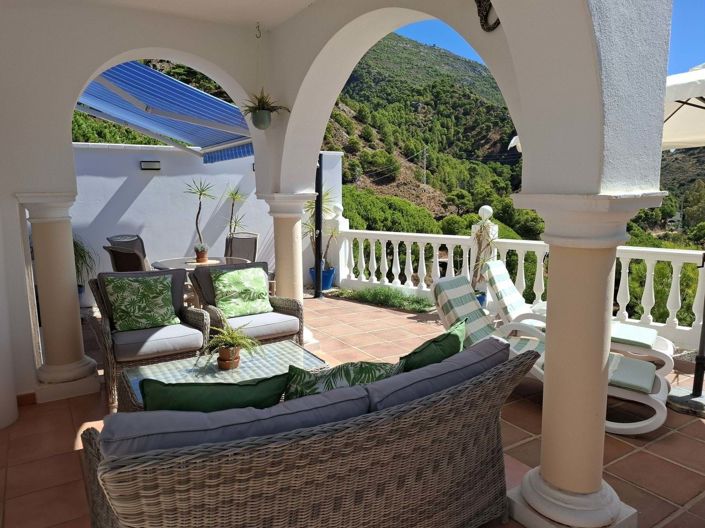 Image No.20-2 Bed Townhouse for sale