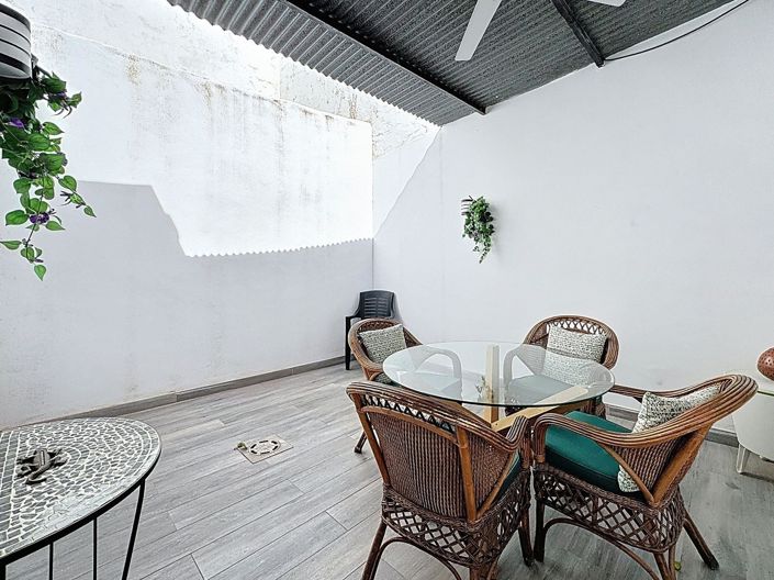 Image No.12-2 Bed Townhouse for sale